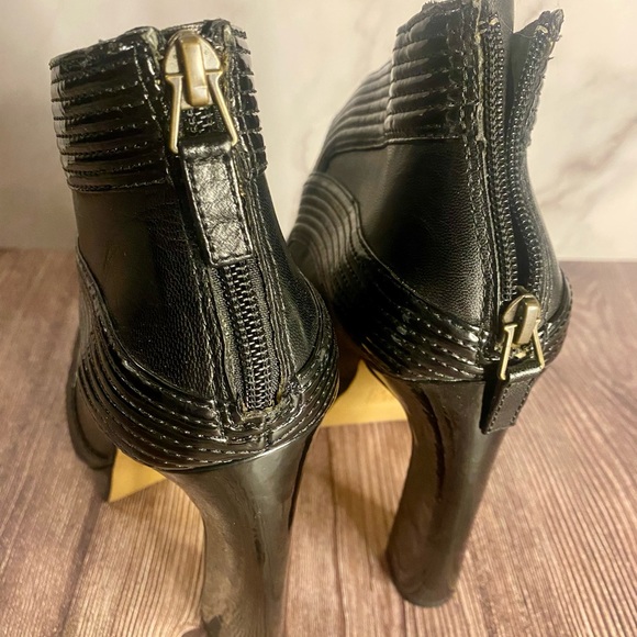 MRKT Black Leather Heals/ Booties Size 9 - Picture 2 of 5